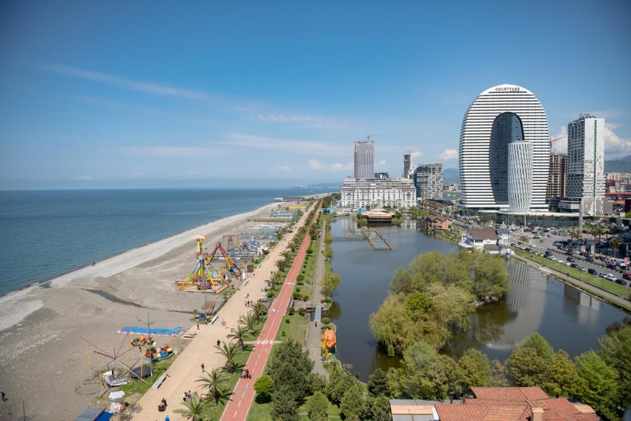 Orbi City Aparthotel Batumi Bagian luar foto
