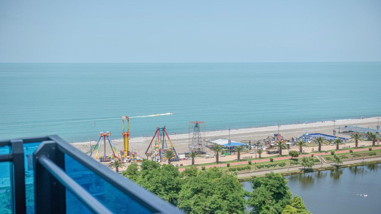 Orbi City Aparthotel Batumi Bagian luar foto