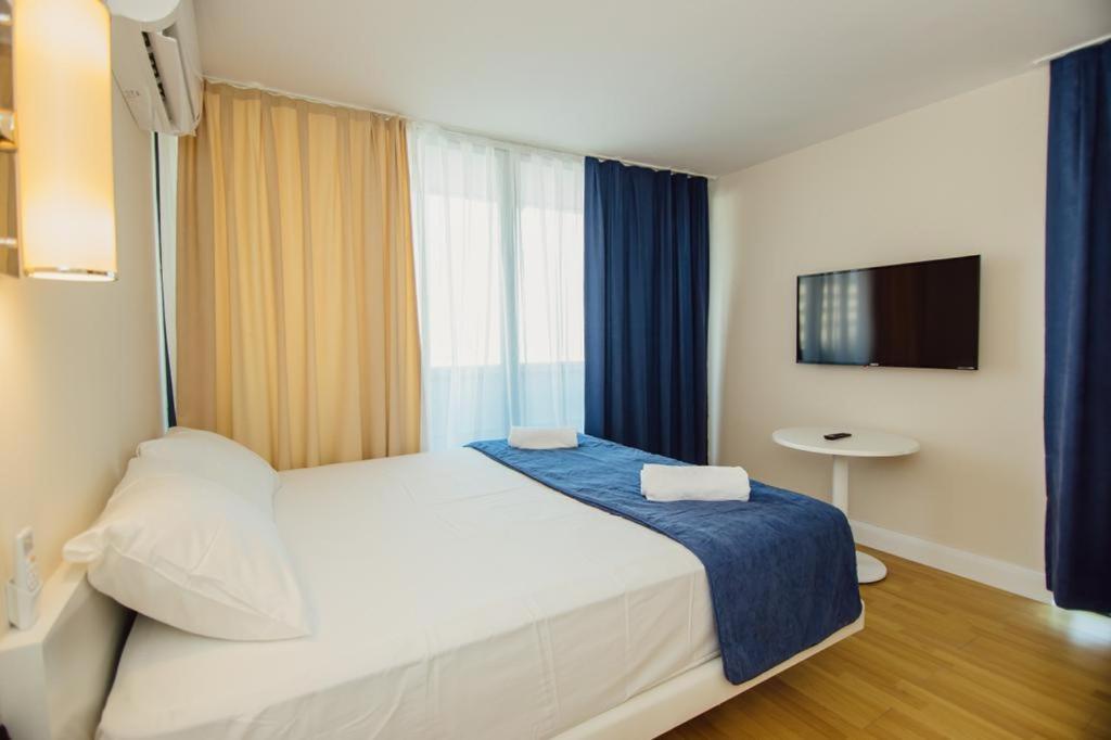 Orbi City Aparthotel Batumi Bagian luar foto