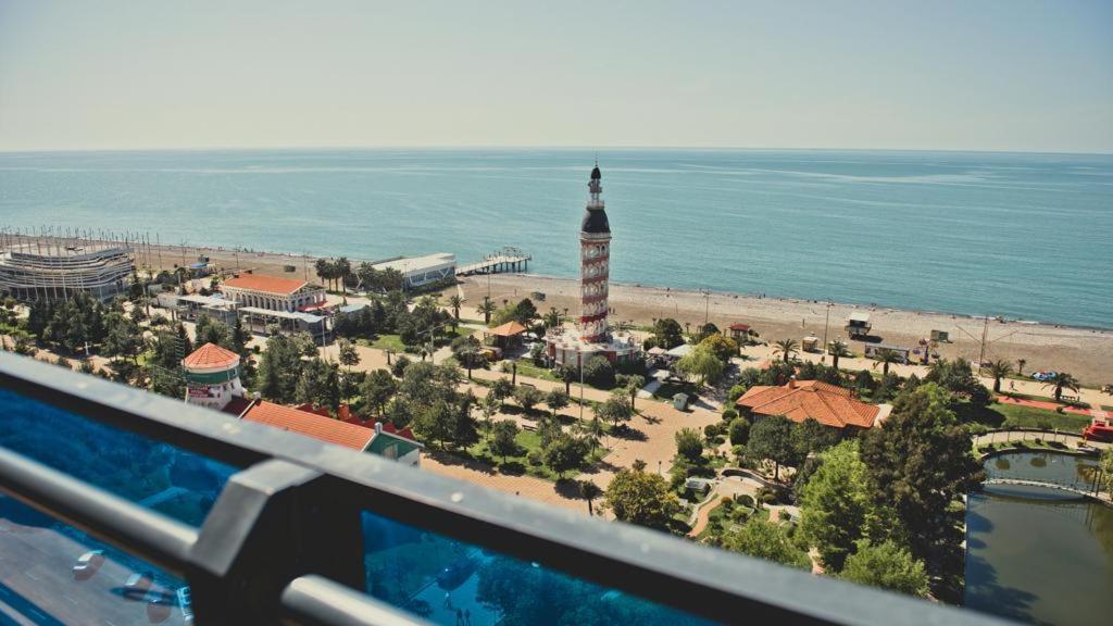Orbi City Aparthotel Batumi Bagian luar foto